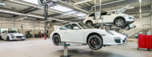 تصليح بورش بالرياض داخل مركز متخصص لصيانة سيارات Porsche